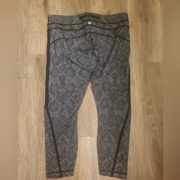RARE Lululemon Pace Tight(Luxtreme) Lights Out Black/Ravish Reptile Silver 12 - Picture 11 of 15